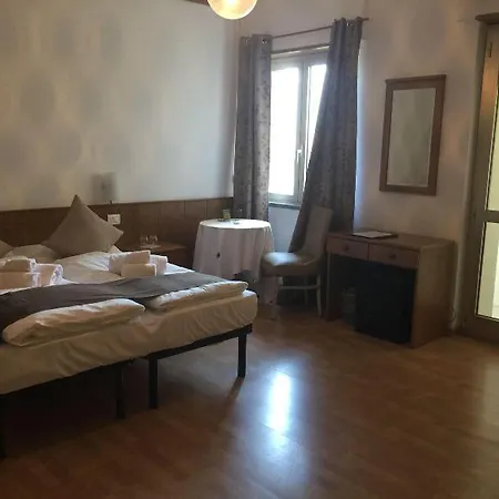 Fontanella ホテル